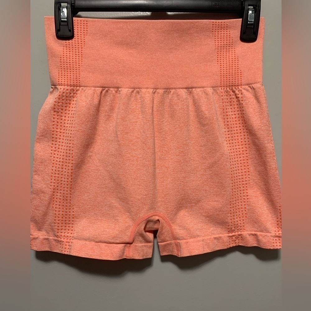 Women’s (L) light orange workout/yoga seamless shorts